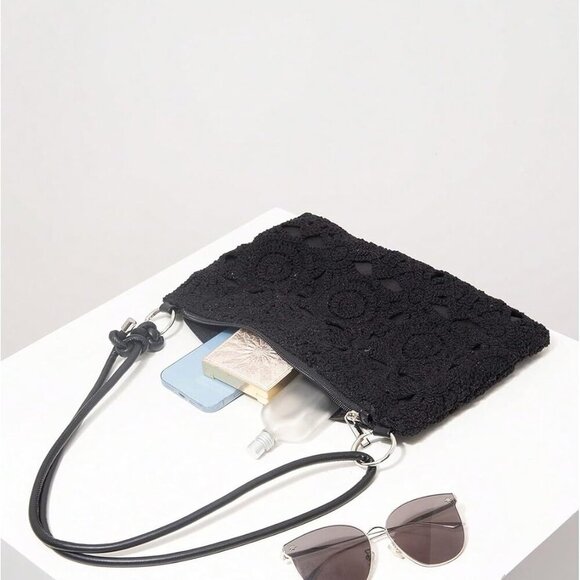 Fashion-Forward 3D Flower Clutch Bag - Adjustable Shoulder Style, Black - Picture 5 of 6